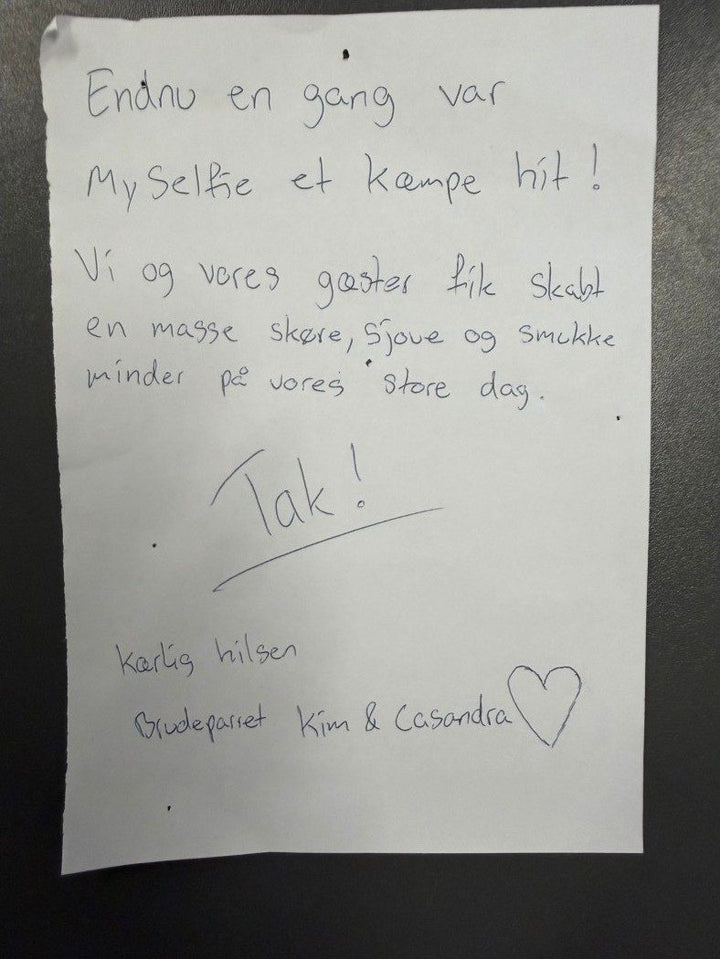 Håndskrevet takkekort til Myselfie fra Kim & Cassandra efter deres bryllup